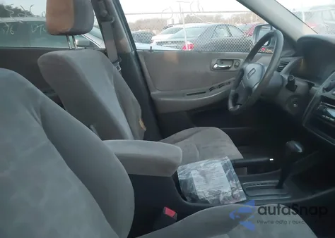 2001 Honda Accord 2.3 Ex z USA, uszkodzony, nr VIN 1HGCG66881A065507